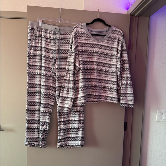 Gray & white fleece long sleeve lounge set with drawstring pants - Picture 2 of 15